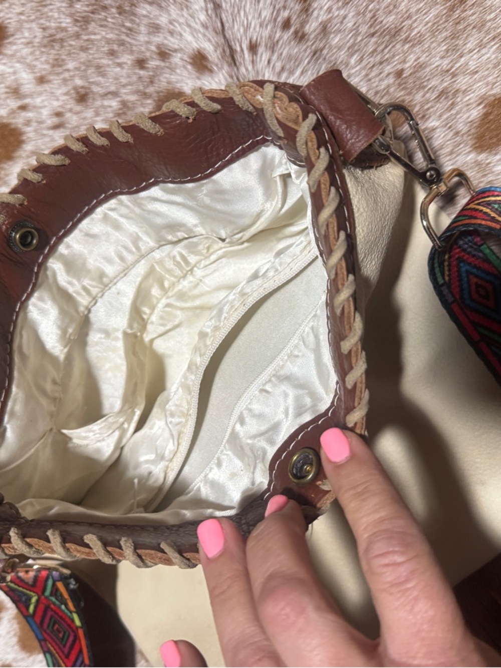 Real Leather~Fringed Boho Crossbody Bag in Cream and Brown - Picture 6 of 6